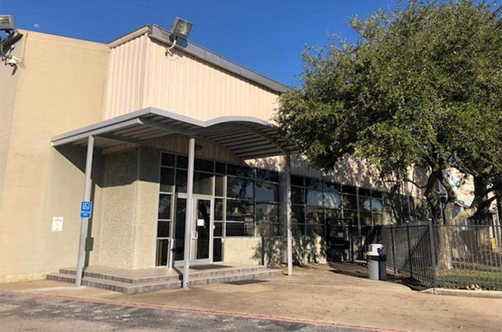 Front Entrance of South Point at 9350 East Point Drive & 9353 Center Point Drive in Houston, TX